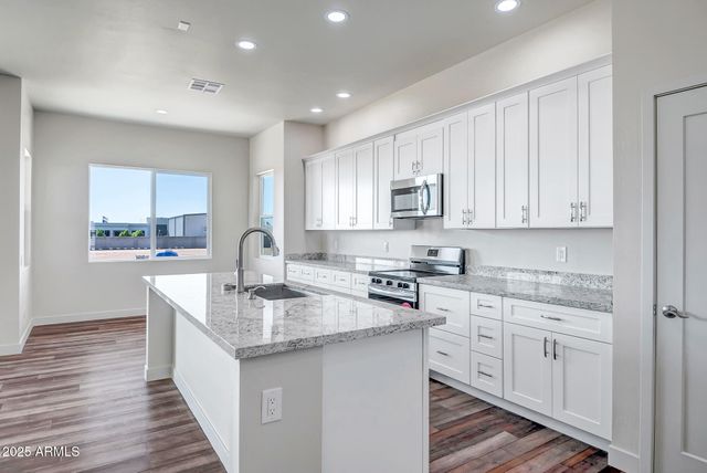 25113 W LOWDEN Road, Wittmann, AZ 85361