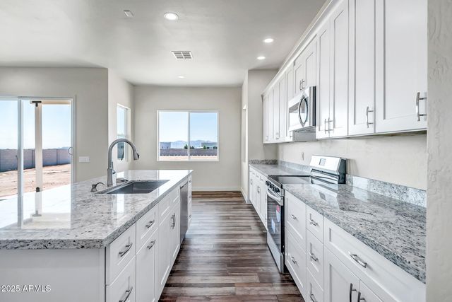 25113 W LOWDEN Road, Wittmann, AZ 85361