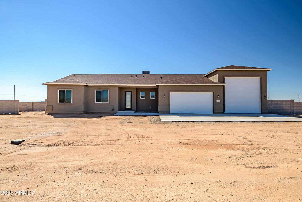 25113 W LOWDEN Road, Wittmann, AZ 85361
