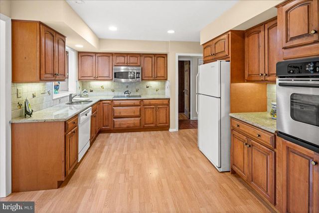 231 BERTRAND DR, Princeton, NJ 08540