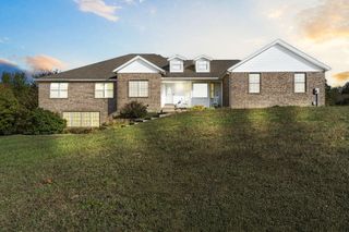 1013 W Sunny Slopes Drive, Nixa, MO 65714