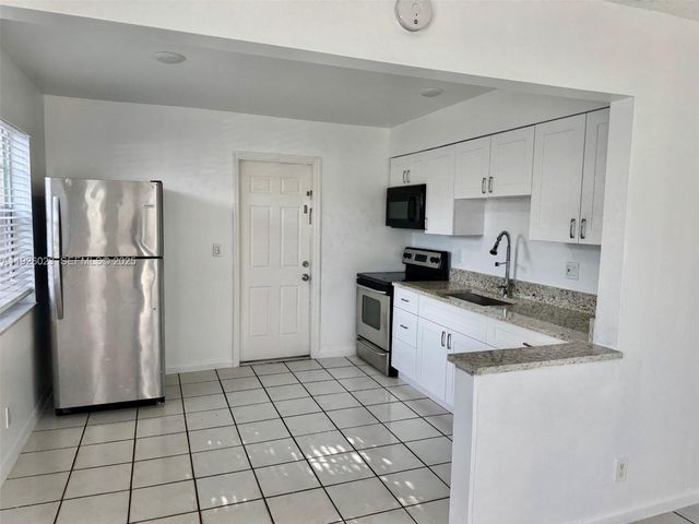 718 SW 7th St 718, Hallandale Beach, FL 33009