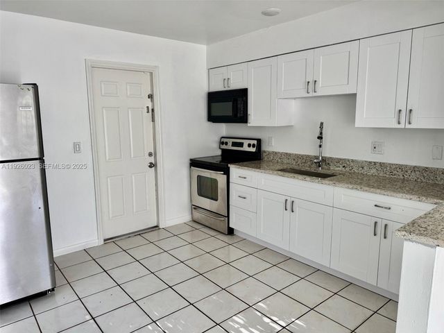 718 SW 7th St 718, Hallandale Beach, FL 33009