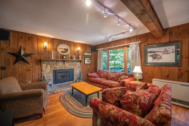 49 West Road, Wilmington, VT 05363