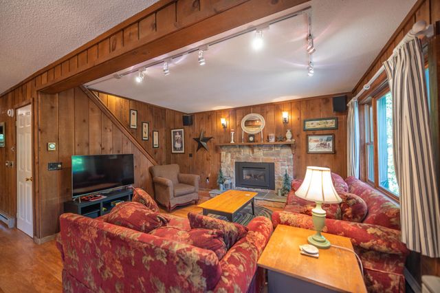 49 West Road, Wilmington, VT 05363