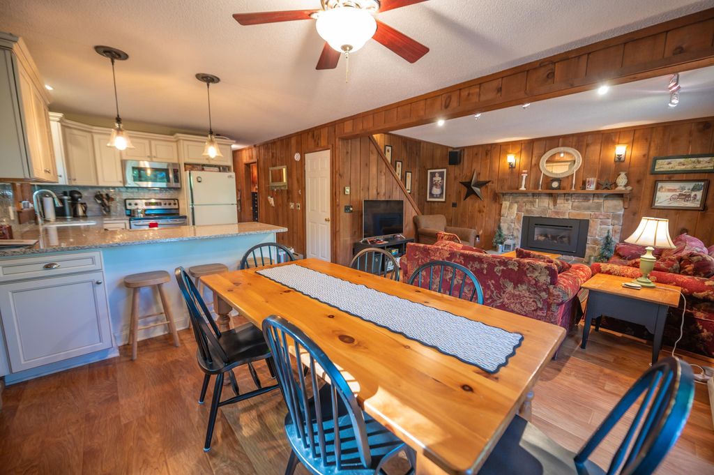 49 West Road, Wilmington, VT 05363