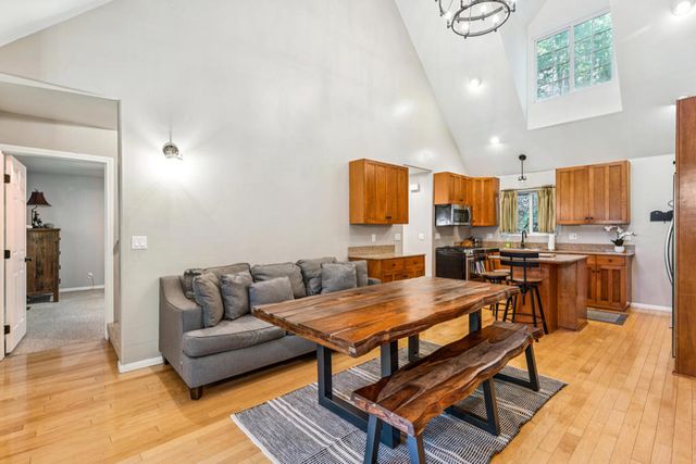 27831 Rainbow Drive, Lake Arrowhead, CA 92352