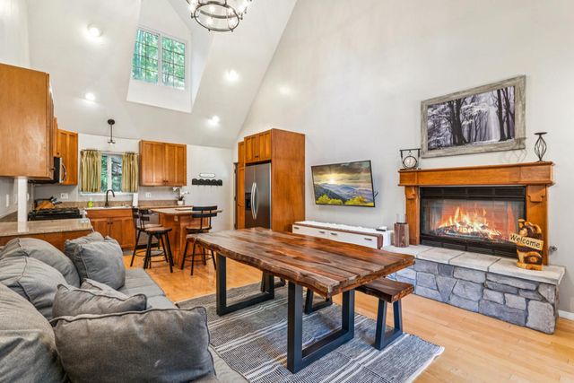 27831 Rainbow Drive, Lake Arrowhead, CA 92352