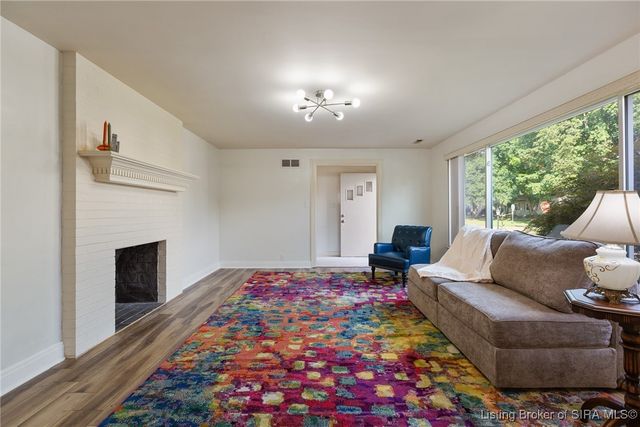 111 Lynnwood Drive, Clarksville, IN 47129