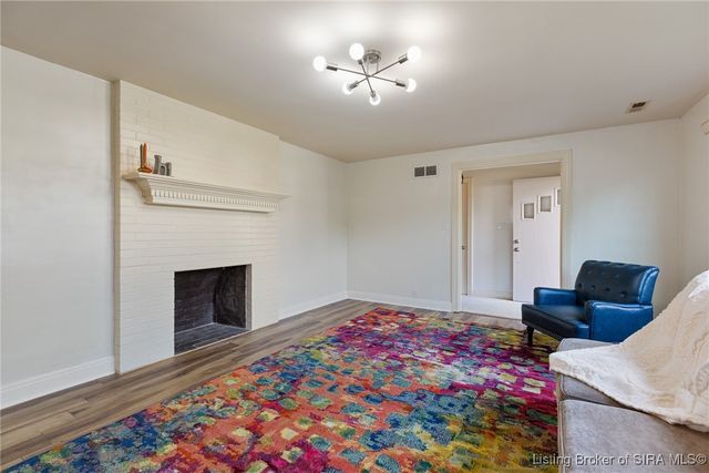 111 Lynnwood Drive, Clarksville, IN 47129