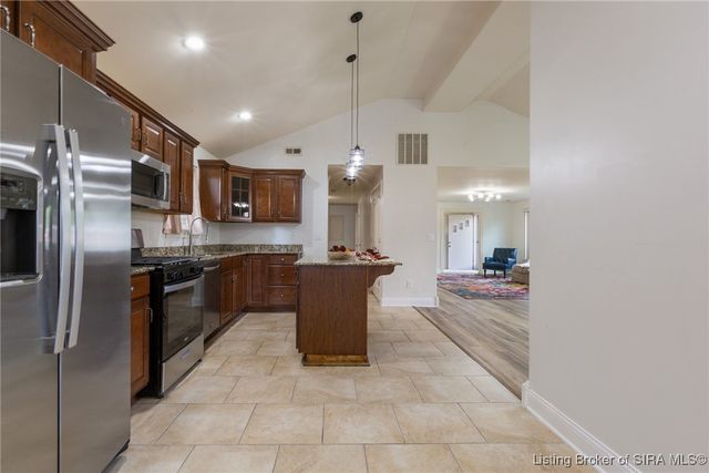 111 Lynnwood Drive, Clarksville, IN 47129