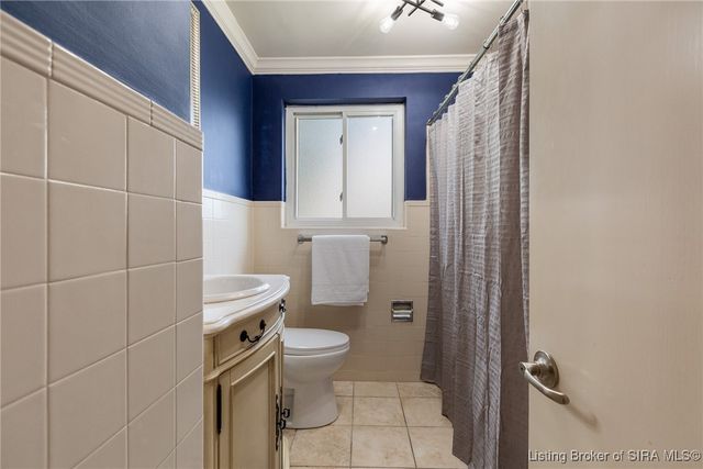 111 Lynnwood Drive, Clarksville, IN 47129