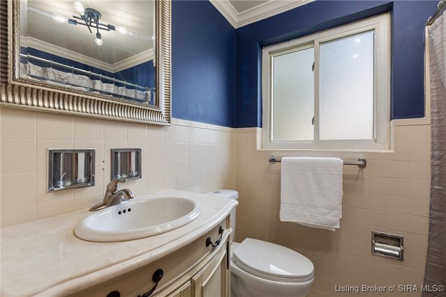 111 Lynnwood Drive, Clarksville, IN 47129