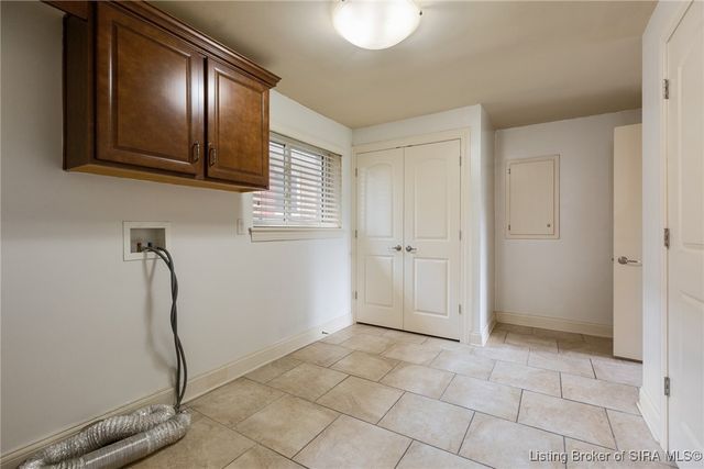 111 Lynnwood Drive, Clarksville, IN 47129