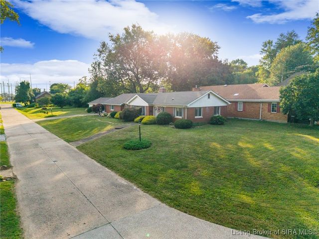 111 Lynnwood Drive, Clarksville, IN 47129