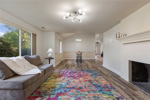 111 Lynnwood Drive, Clarksville, IN 47129