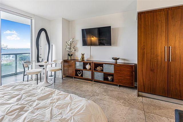 50 Biscayne Blvd 907, Miami, FL 33132