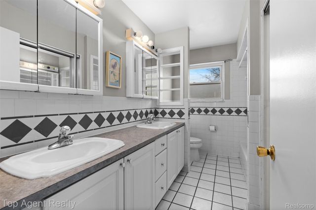 29010 Wagner Drive, Warren, MI 48093