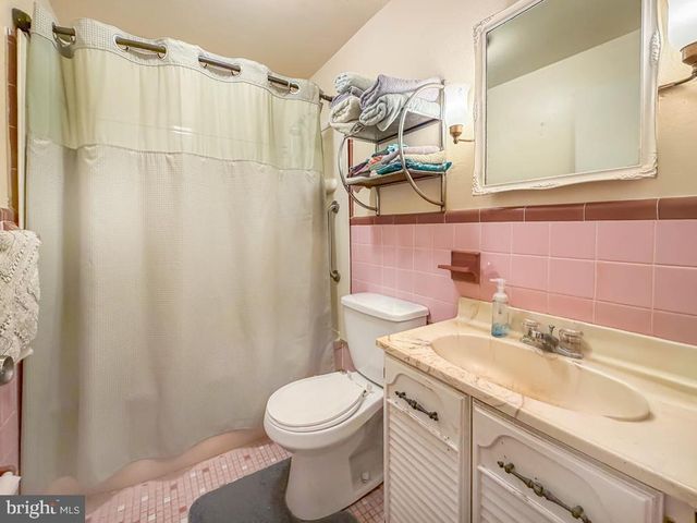 2751 KRUGER RD, Abington, PA 19001