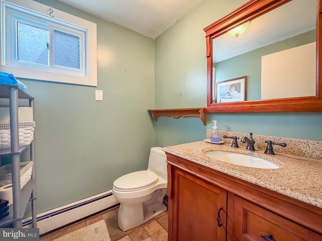 2751 KRUGER RD, Abington, PA 19001