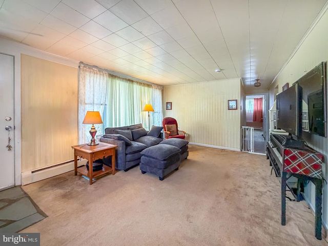 2751 KRUGER RD, Abington, PA 19001