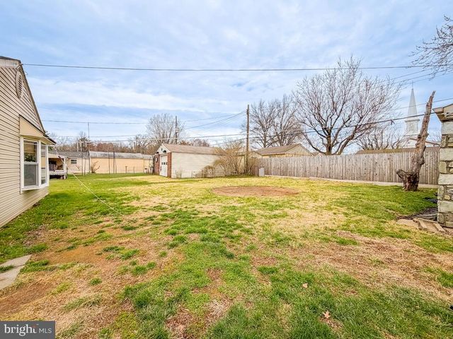 2751 KRUGER RD, Abington, PA 19001