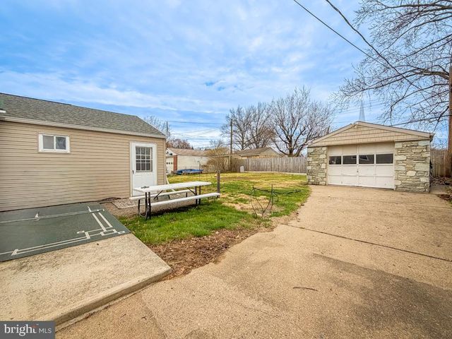 2751 KRUGER RD, Abington, PA 19001