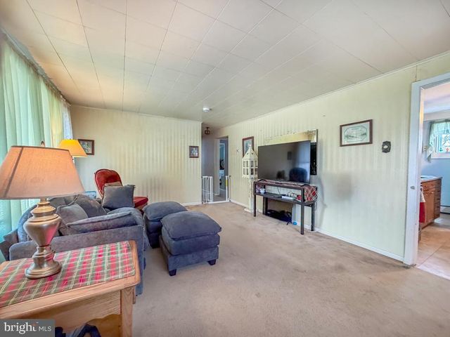 2751 KRUGER RD, Abington, PA 19001