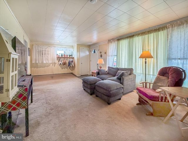 2751 KRUGER RD, Abington, PA 19001