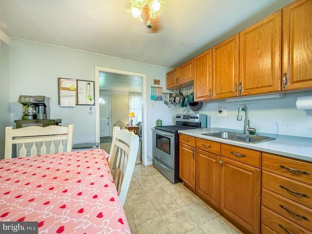 2751 KRUGER RD, Abington, PA 19001