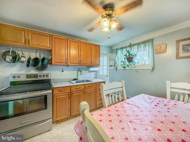 2751 KRUGER RD, Abington, PA 19001