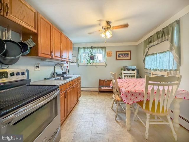 2751 KRUGER RD, Abington, PA 19001