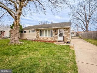 2751 KRUGER RD, Abington, PA 19001