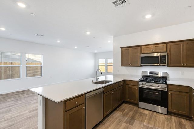 7133 W Willis Avenue, Fresno, CA 93723