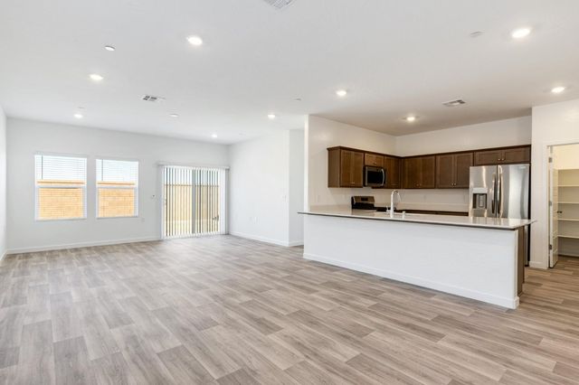 7133 W Willis Avenue, Fresno, CA 93723