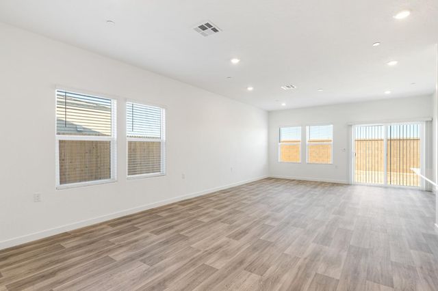 7133 W Willis Avenue, Fresno, CA 93723