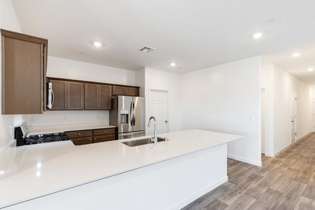 7133 W Willis Avenue, Fresno, CA 93723
