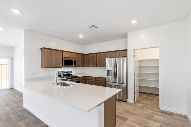 7133 W Willis Avenue, Fresno, CA 93723