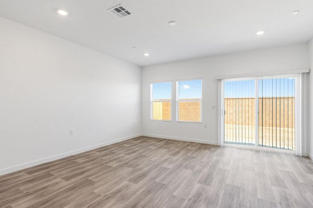 7133 W Willis Avenue, Fresno, CA 93723
