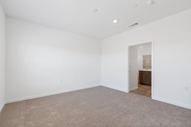 7133 W Willis Avenue, Fresno, CA 93723