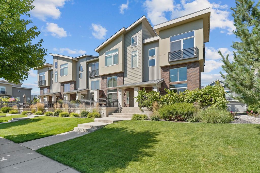 2216 W Summit Pkwy, Spokane, WA 99201