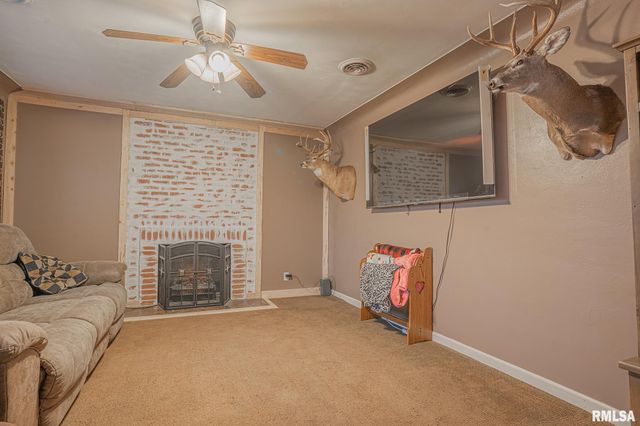 1201 N FRANKLIN Street, Salem, IL 62881