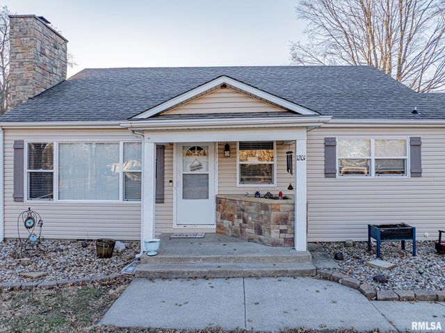 1201 N FRANKLIN Street, Salem, IL 62881