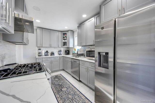 48 Liberty Avenue, Mineola, NY 11501