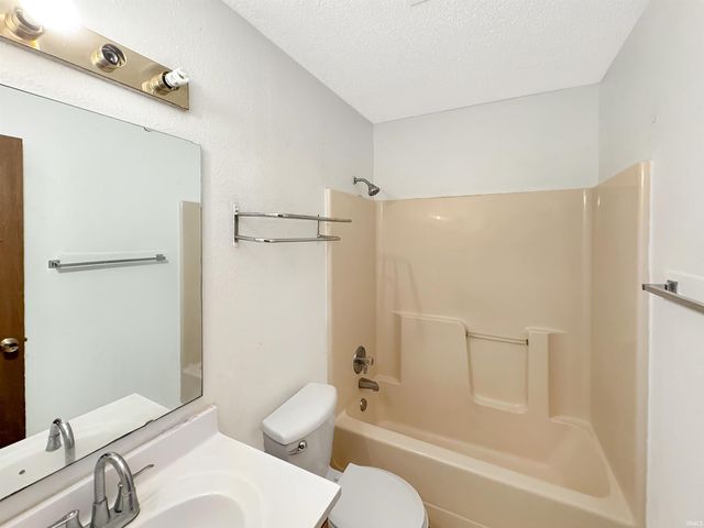 106 Broad Leaf Place, Mooresville, IN 46158