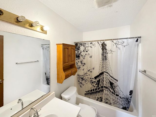 106 Broad Leaf Place, Mooresville, IN 46158