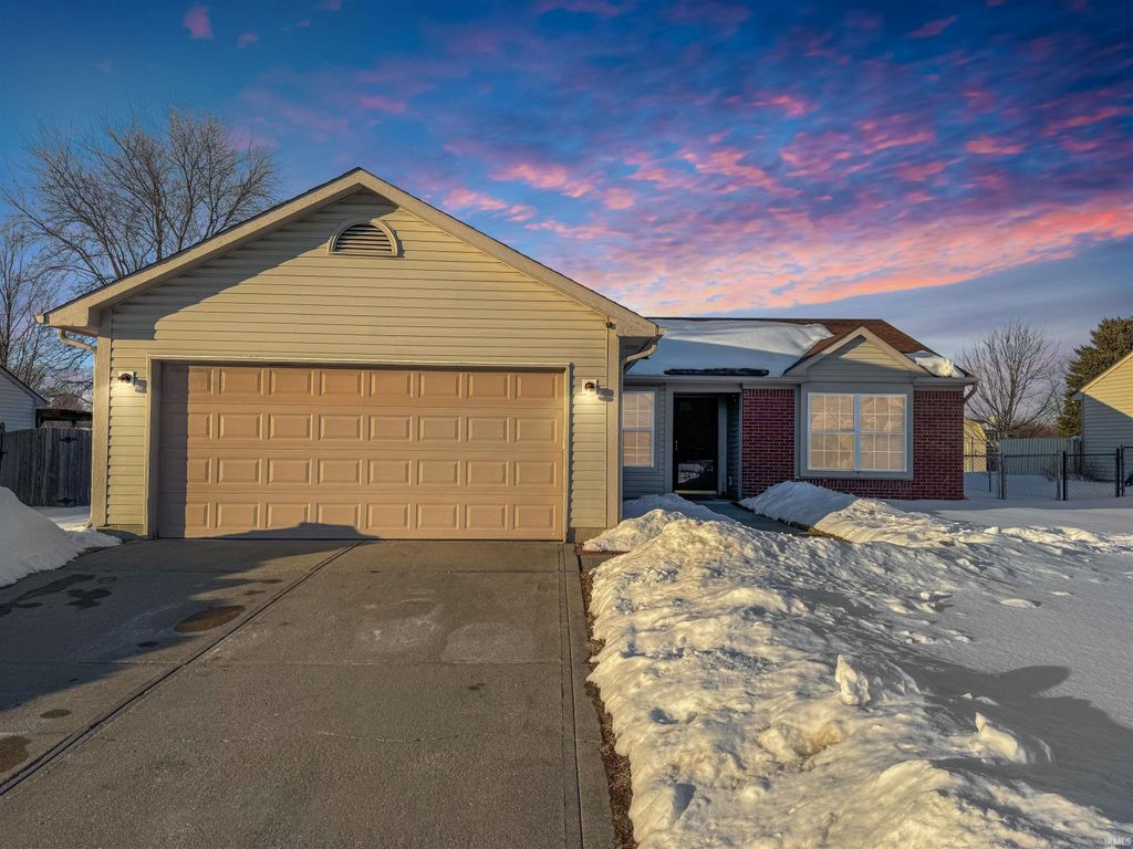 106 Broad Leaf Place, Mooresville, IN 46158