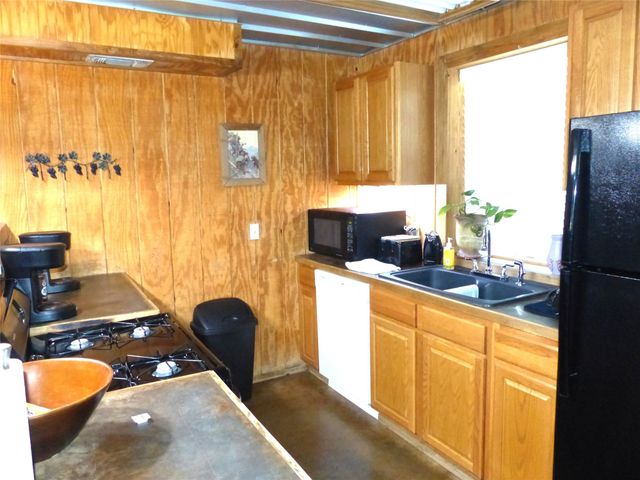 101 S Loop, Brady, TX 76825