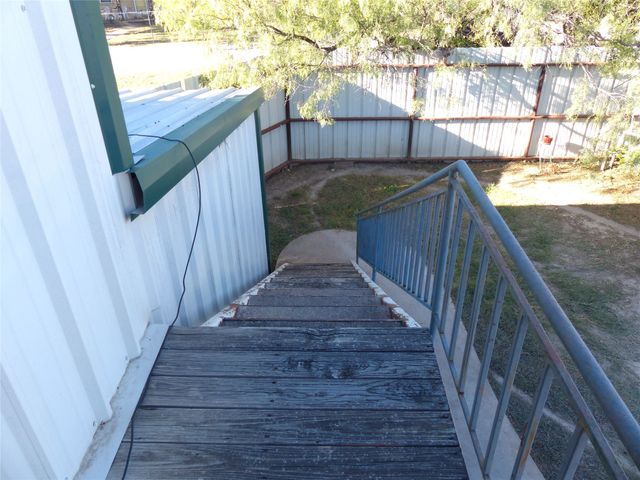 101 S Loop, Brady, TX 76825