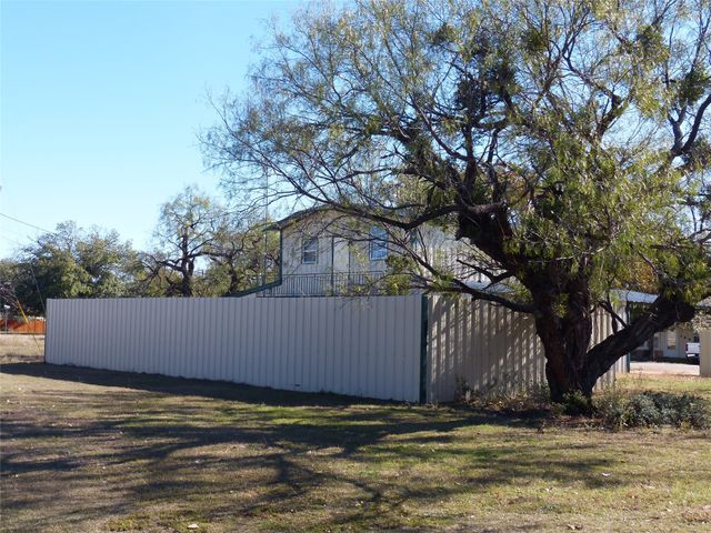 101 S Loop, Brady, TX 76825